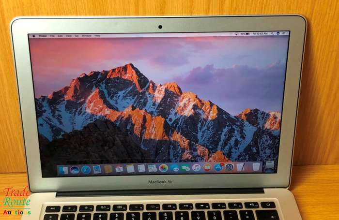 Apple MacBook Air 13.3-inch | Core i5 1.4GHz | 4GB RAM | 256GB SSD FLASH  **  EARLY 2014 ***