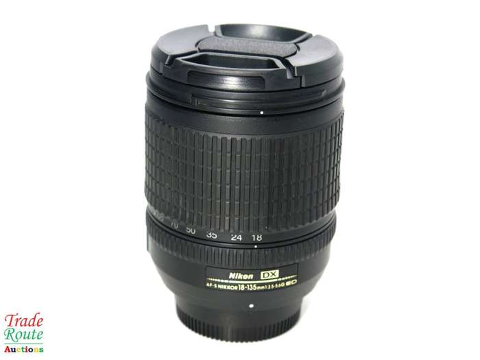 Nikon 18-135mm f/3.5-5.6G ED-IF AF-S DX Zoom-Nikkor Lens for Nikon Digital SLR Cameras