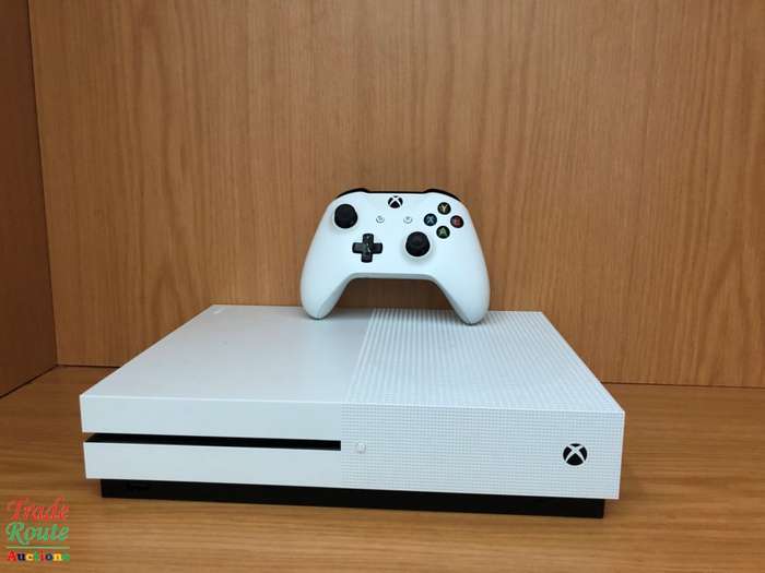 Boxed - XBOX One S Console (WHITE) Model 1681 1TB + 1 Controller (WHITE)