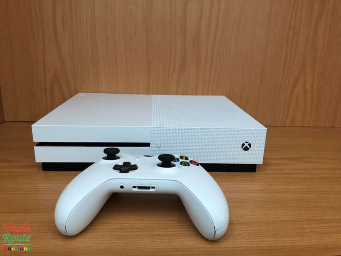 Boxed - XBOX One S Console (WHITE) Model 1681 1TB + 1 Controller (WHITE)