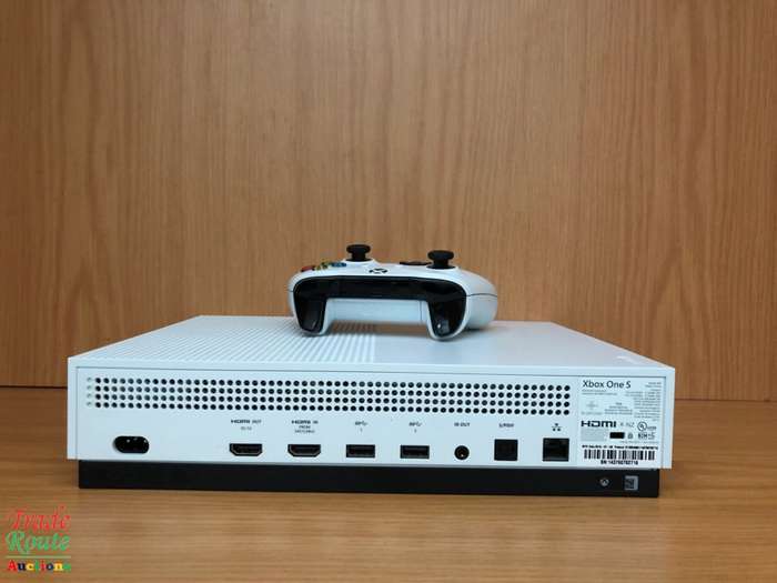 Boxed - XBOX One S Console (WHITE) Model 1681 1TB + 1 Controller (WHITE)