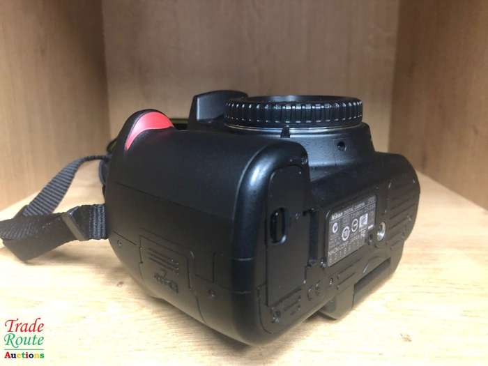 NIKON D5000 DIGITAL SLR CAMERA BODY ONLY WITH 2.7-inch Vari-angle LCD
