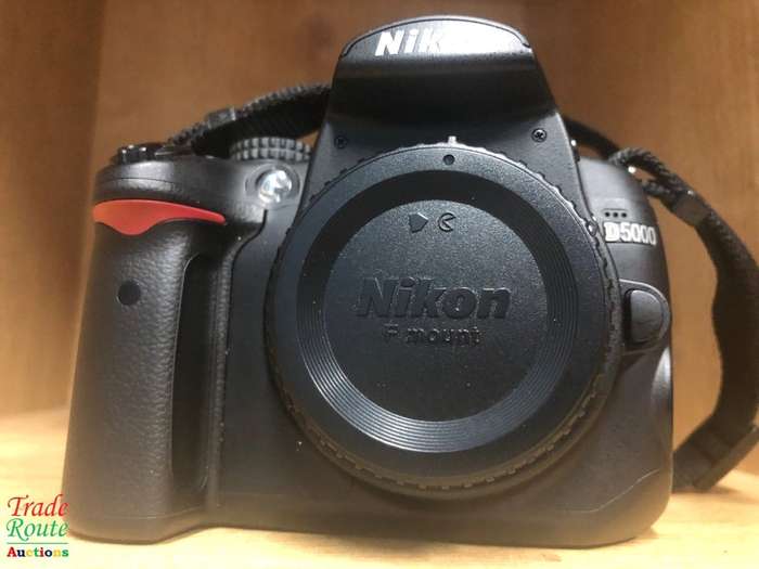 NIKON D5000 DIGITAL SLR CAMERA BODY ONLY WITH 2.7-inch Vari-angle LCD