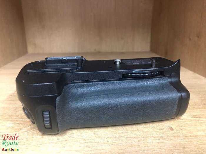 Nikon MB-D11 Battery Grip for Nikon D7000 DSLR Camera