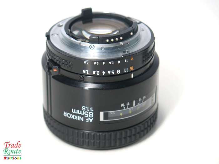 Nikon 85mm f/1.8D AF Nikkor Lens for Nikon SLR Cameras