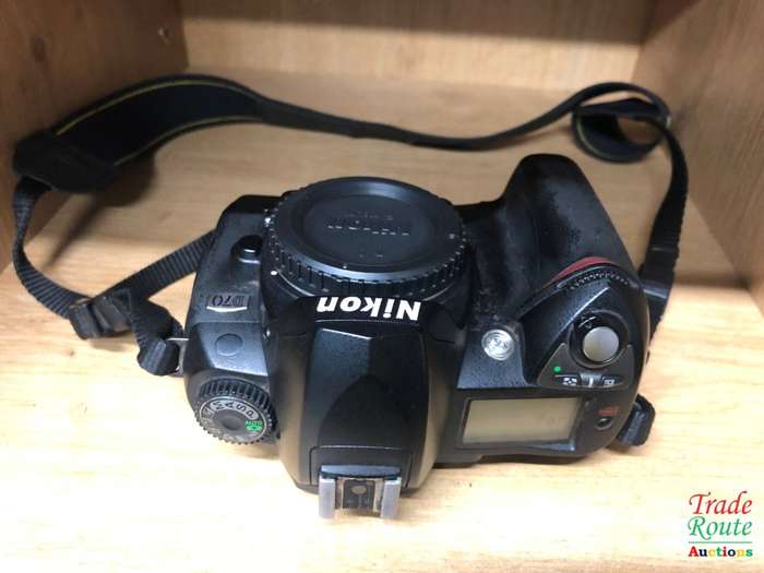 NIKON D70 Professional Digital SLR camera body only