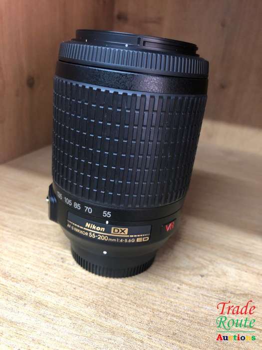 Nikon AF-S NIKKOR 55-200mm VR [ VIBRATION REDUCTION ] LENS