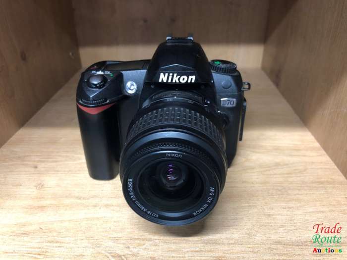 Nikon D70 Digital SLR Camera Kit with 18-55mm Nikkor Professional camera
