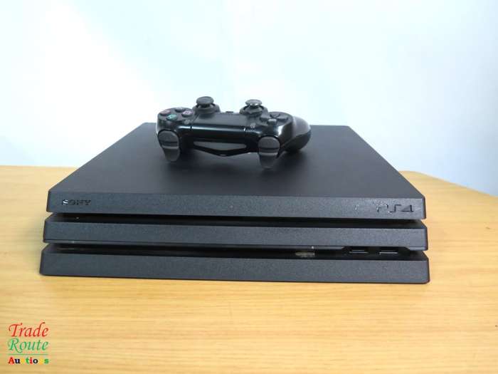 Sony Playstation 4 Console Pro 1TB [CUH-7216b] PS4 PRO + 1 Wireless Controller