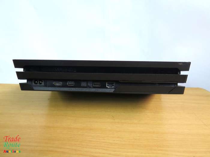 Sony Playstation 4 Console Pro 1TB [CUH-7216b] PS4 PRO + 1 Wireless Controller