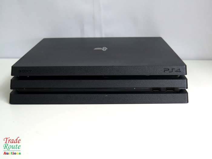 Sony Playstation 4 Console Pro 1TB [CUH-7216b] PS4 PRO + 1 Wireless Controller