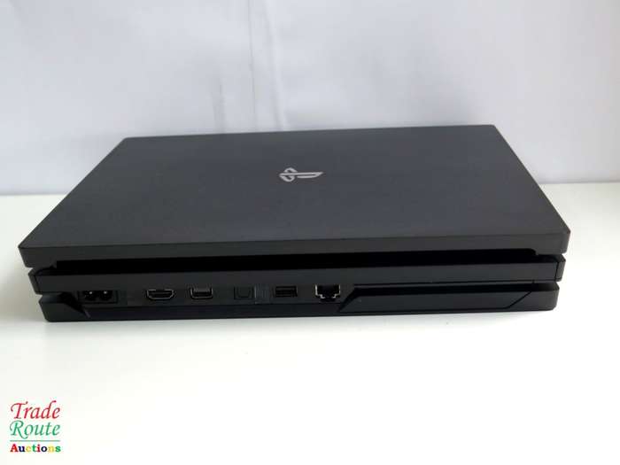 Sony Playstation 4 Console Pro 1TB [CUH-7216b] PS4 PRO + 1 Wireless Controller