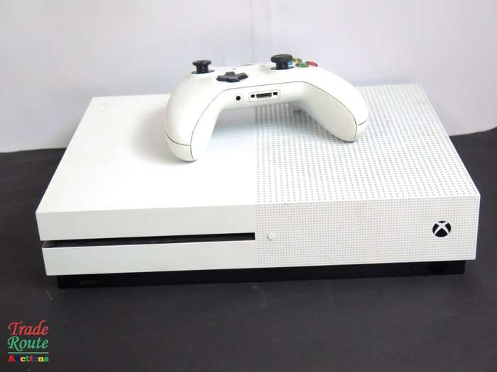 Microsoft Xbox One S 1TB Console (WHITE) Model 1681 + 1 Controller (WHITE)