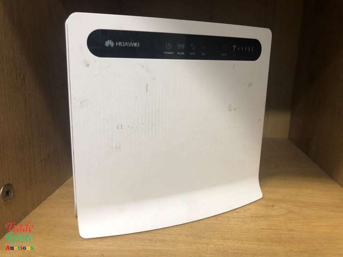 Huawei B593 4G LTE WiFi Modem Wireless Router (uses SIM card)