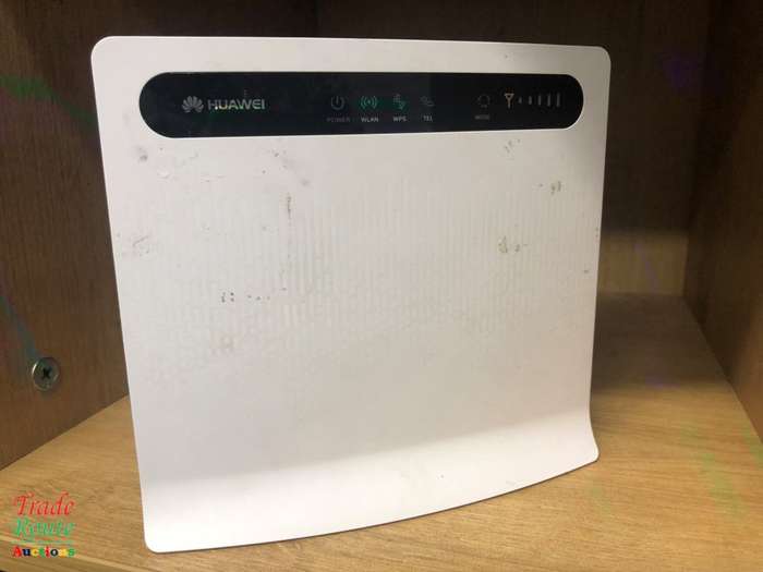 Huawei B593 4G LTE WiFi Modem Wireless Router (uses SIM card)