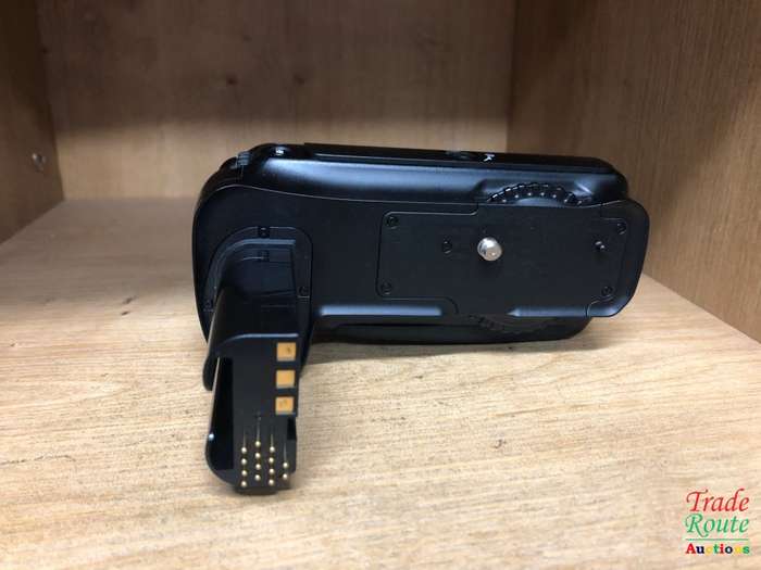 Nikon MB-D200 Multi-Power Battery Pack