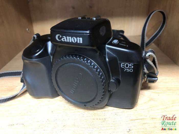 CANON EOS 750 Camera [ FILM CAMERA ]