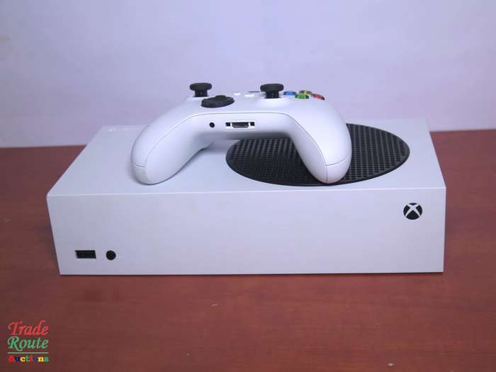Microsoft - Xbox Series S 512GB SSD Console + 1 Controller