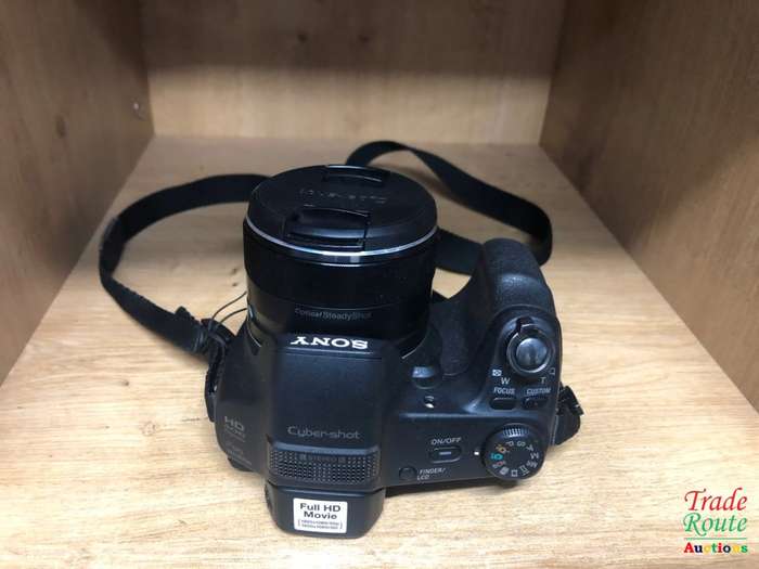 Sony Cyber-shot DSC-HX200V 18.2 MP Exmor R CMOS Digital Camera with 30x Optical Zoom
