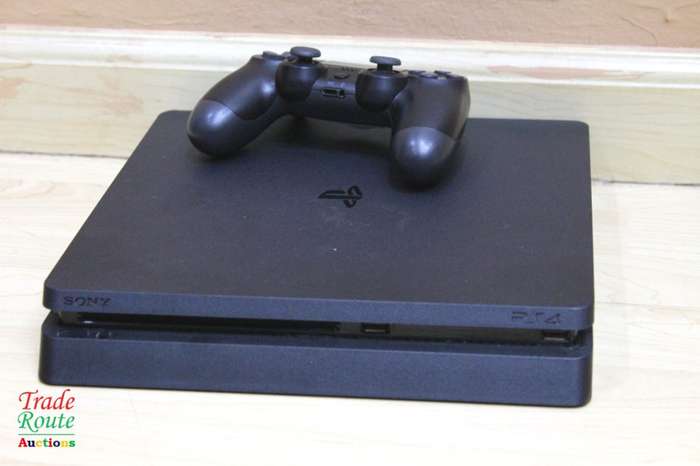 Sony PS4 PlayStation 4 SLIM console CUH-2216A - Jet Black  *** SONY PS4 ***