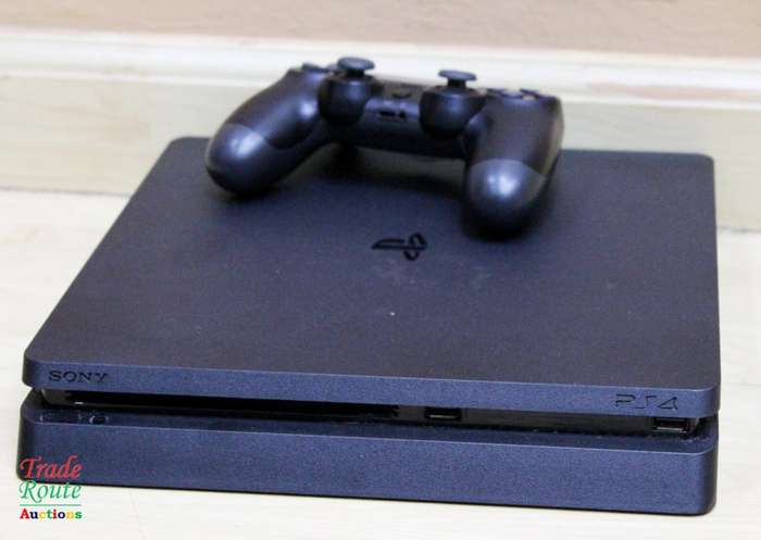Sony PS4 PlayStation 4 SLIM console CUH-2216A - Jet Black  *** SONY PS4 ***