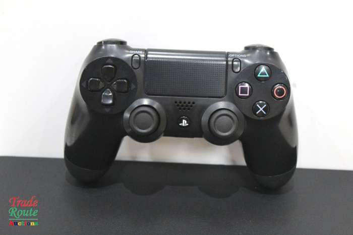 Sony Playstation 4 Console Pro 1TB [CUH-7216b] PS4 PRO + 1 Wireless Controller
