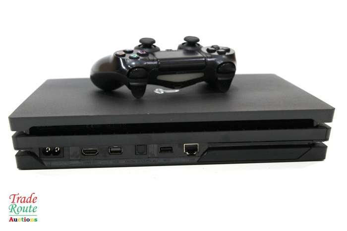 Sony Playstation 4 Console Pro 1TB [CUH-7216b] PS4 PRO + 1 Wireless Controller