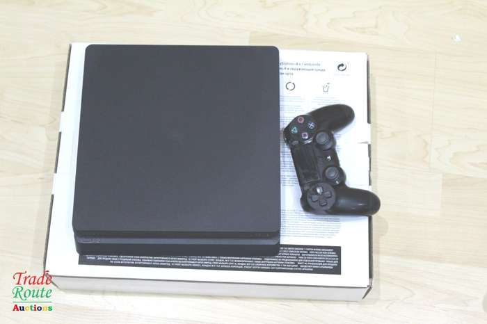 Sony PS4 PlayStation 4 SLIM console CUH-2216A - Jet Black  *** SONY PS4 ***