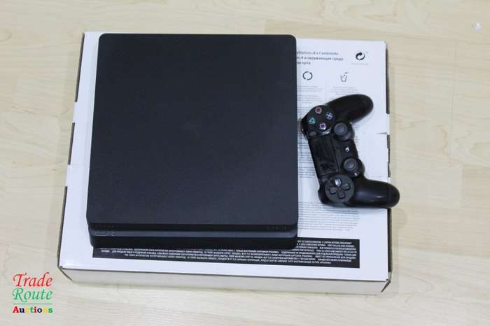Sony PS4 PlayStation 4 SLIM console CUH-2216A - Jet Black  *** SONY PS4 ***