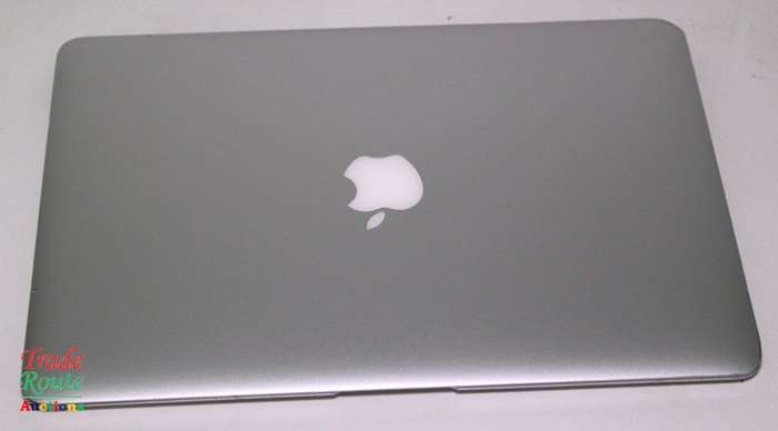 MacBook Air 13.3-inch | Core i5 1.6GHz | 4GB DDR3 RAM | 128GB SSD FLASH  **  EARLY 2015 ***