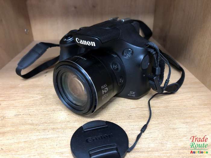 Canon Powershot SX60 HS 16.1MP Digital Camera 65x Optical Zoom Lens 3-inch LCD Tilt Screen (Black)