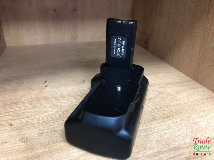 Battery Grip BP-D3000 for Nikon D3000, D40, D40x, D60 D5000