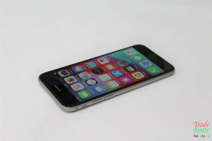 APPLE IPHONE 6 - 64GB SmartPhone