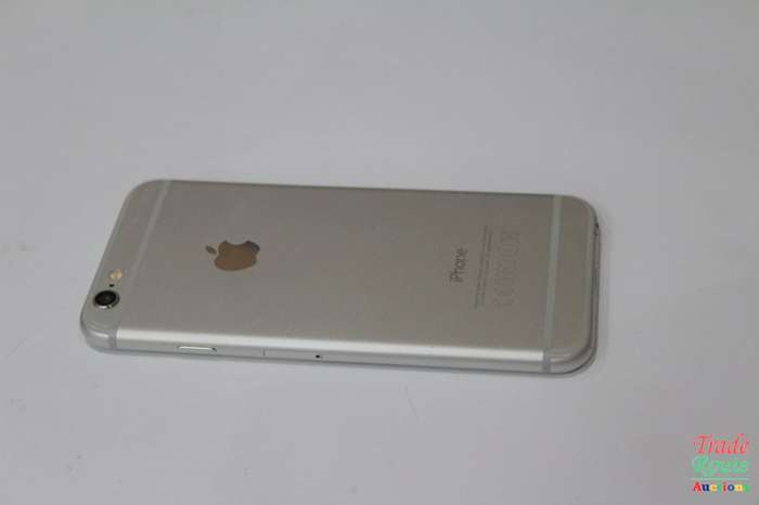 64GB APPLE IPHONE 6  - Cracked Outer Glass - Phone works fine