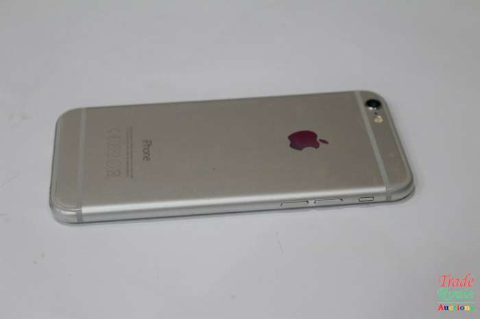 64GB APPLE IPHONE 6  - Cracked Outer Glass - Phone works fine