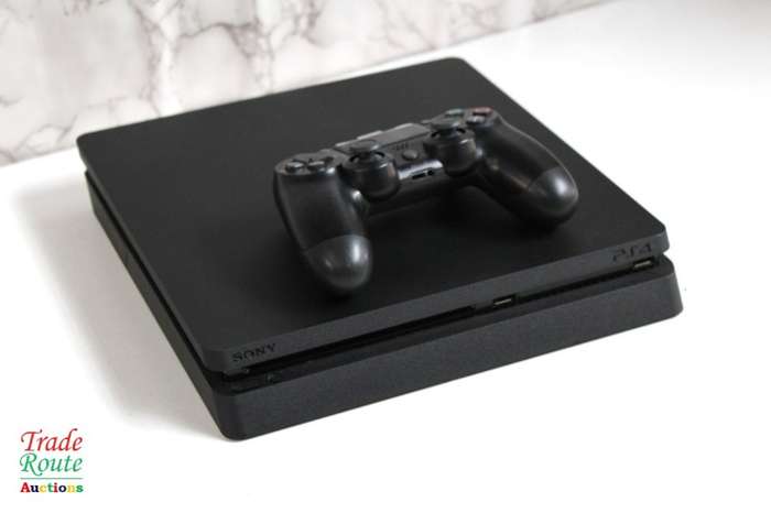 Sony PS4 PlayStation 4 SLIM 1TB console - CUH-2216B - Jet Black  *** SONY PS4 ***