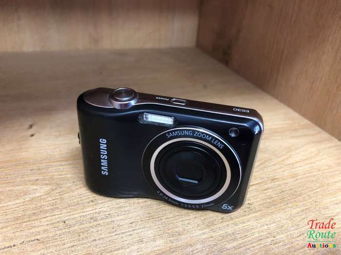 Samsung ES30 12 MegaPixel Compact Digital Camera