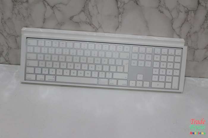 Apple A1843 Wireless Rechargeable Bluetooth Magic Keyboard With Numeric Keypad