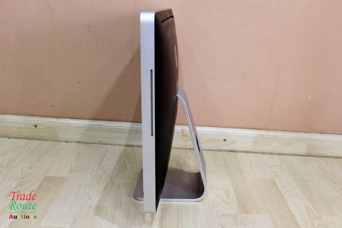 iMac 24-Inch `Core 2 Duo` 2.66Ghz - All in One Desktop - ATI Radeon Graphics