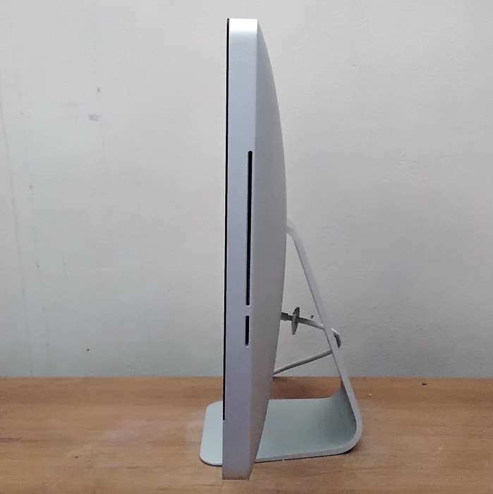 iMAC Apple | 21.5 INCH | Core i5 2.7Ghz 4GB RAM 1TB HDD * AMD Radeon HD Graphics