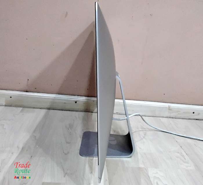 Apple iMAC Retina 5K Display 2015 | 27 INCH | Core i5 * RADEON R9 2GB [CRACKED OUTER GLASS]