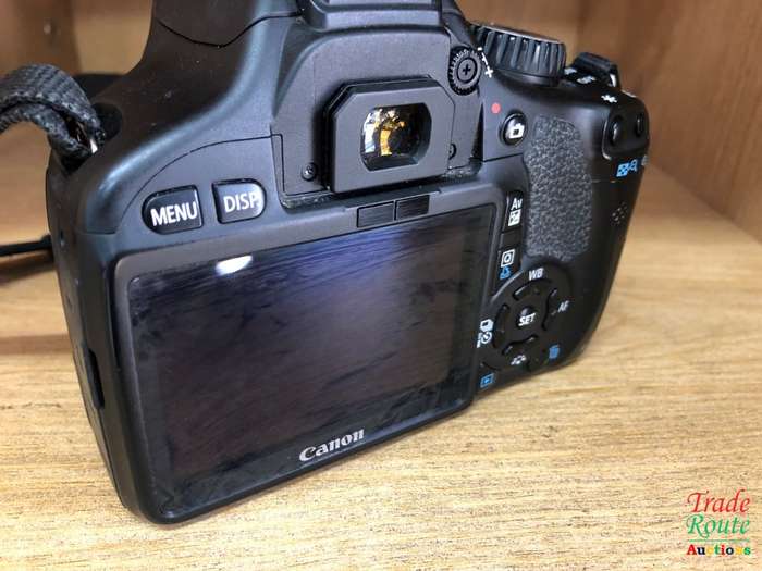 CANON EOS 550D DIGITAL SLR CAMERA (BODY ONLY) - well used - Rubber grip loose
