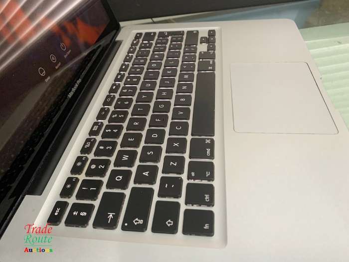 MacBook Pro 13.3-inch | Core i5 2.4GHz | 4GB RAM | 240GB SSD - Apple Laptop