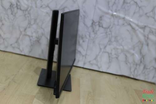 DELL Flat Panel Monitor P2419H 24 inch  CRACKED SCREEN - Salvage Stock - For Spares or Repair