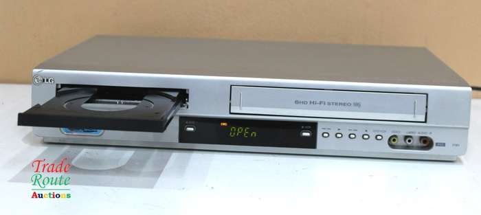 DVD PLAYER VIDEO CASSETTE RECORDER V161 LG DVD/VCR combo V161 - Please Read