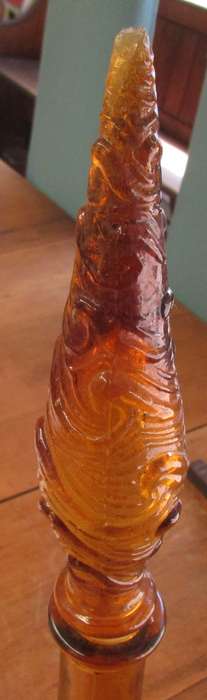 BEAUTIFUL 1970`s AMBER BATHROOM  SALTS BOTTLE WITH SPIRE TOP