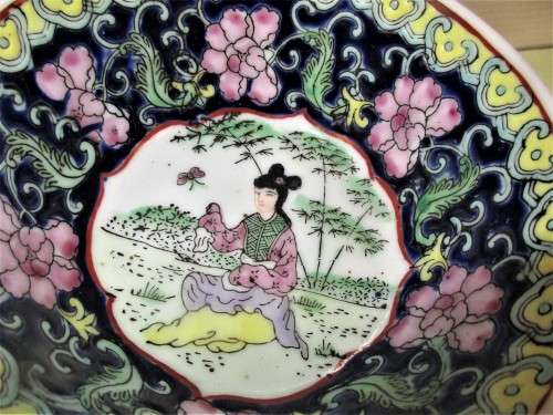 THREE BEAUTIFUL CHINESE BOWLS, ONE DA QING GUANGXU NIAN ZHI AND TWO DA QING DAOGUANG NIAN ZHI c 1990