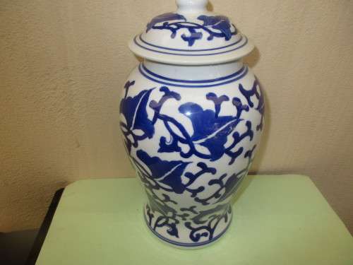BEAUTIFUL CHINESE MING BLUE TEMPLE JAR WITH LID HANDPAINTED