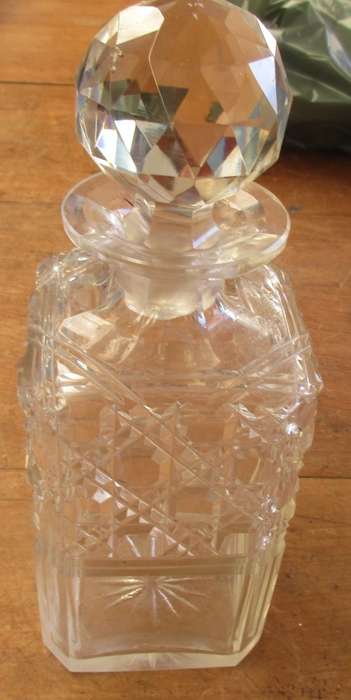 BEAUTIFUL 1950`S  HOBNAIL CUT CRYSTAL DECANTER WITH STAR BURST BASE