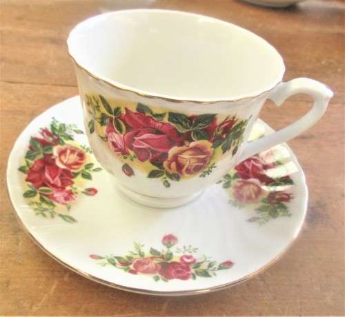 SET OF SEVEN ROYAL CHINA CUPS AND SAUCERS AND A MILK JUG